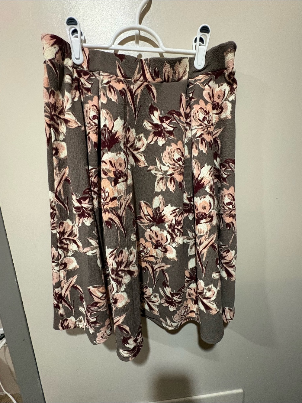 🌸 Faith and Joy Floral Pleated Midi Skirt in Taupe and Blush
